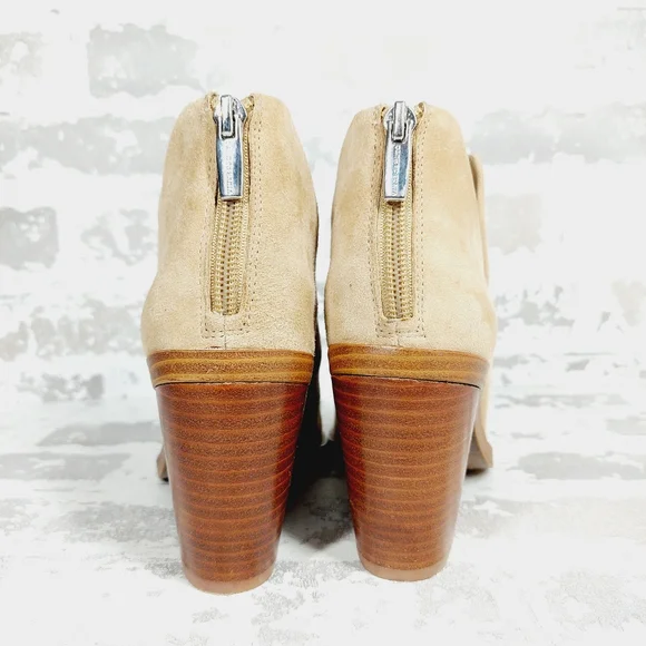 NEW Vince Camuto Gigietta Tan Suede Block Heel Pointed Toe Ankle Boots I41 - Picture 6 of 13